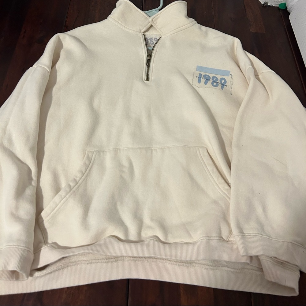 Taylor swift 1989 cream half zip